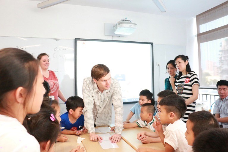 ��ɽ���g�Gɫ�����M���d��������ɫԔ����B