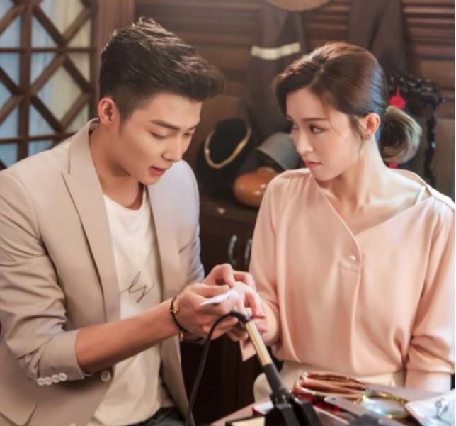 �R�����Ը���Ů�DƬ���Ͻ�B